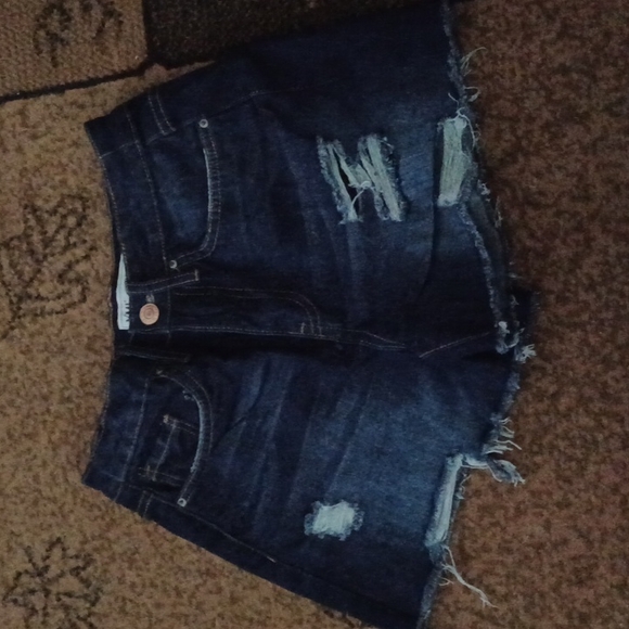 Shorts - Picture 2 of 4